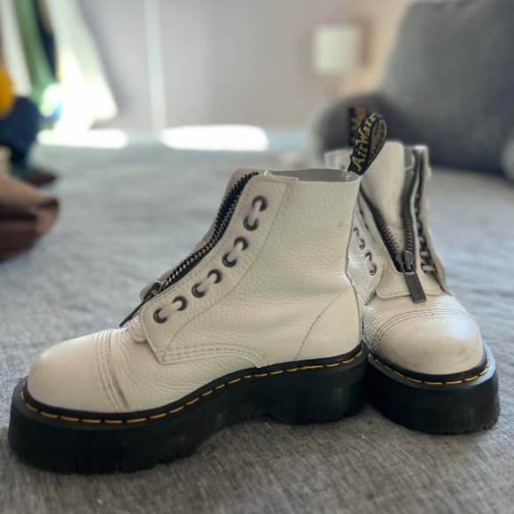 Dr Marten Sinclair Boot - Picture 5 of 6